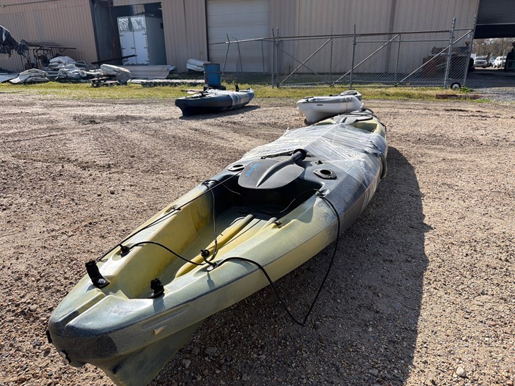 #1431-•-kayak-with-paddle-image-1