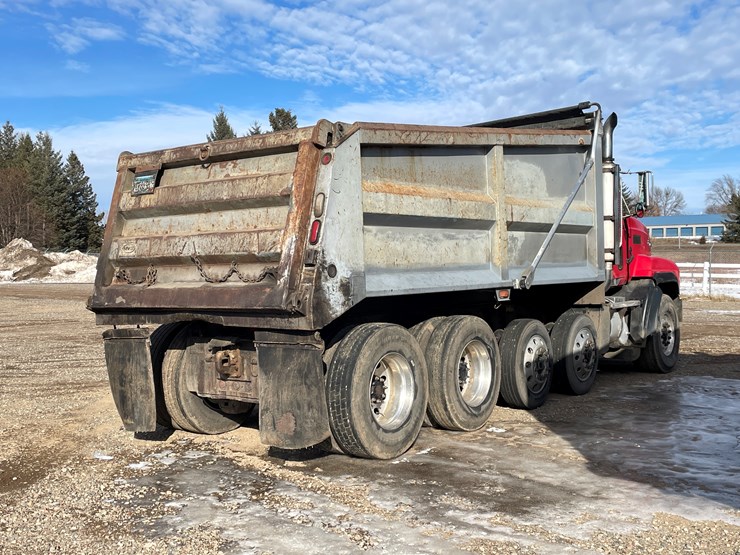 2001-mack-cl713-image-7