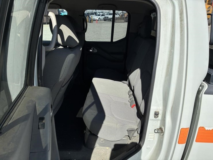 2018-nissan-frontier-sv-image-11