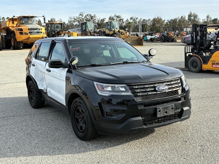 2018-ford-explorer-image-2