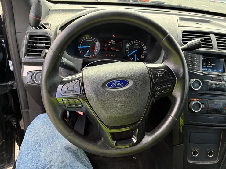 2018-ford-explorer-image-13