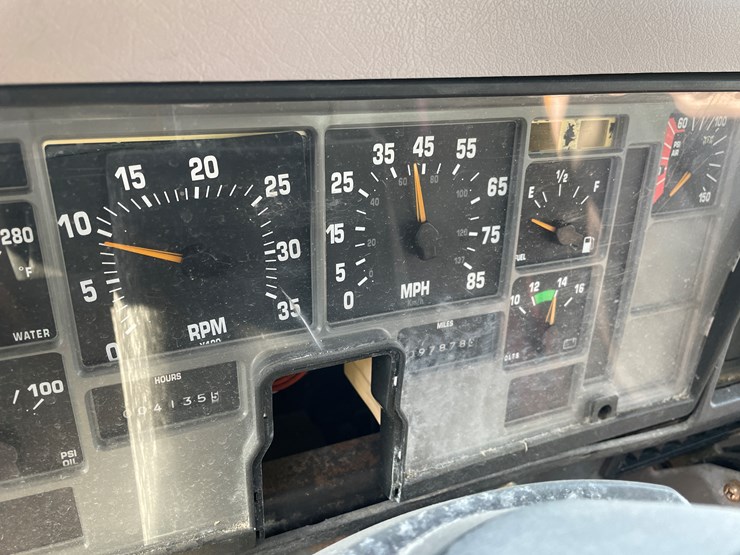 #1455-•-1998-international-box-truck-**-non-runner**-(has-mn-title)-image-17