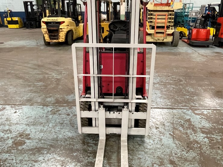 #184-•-toyota-9-runner-electric-forklift-image-2