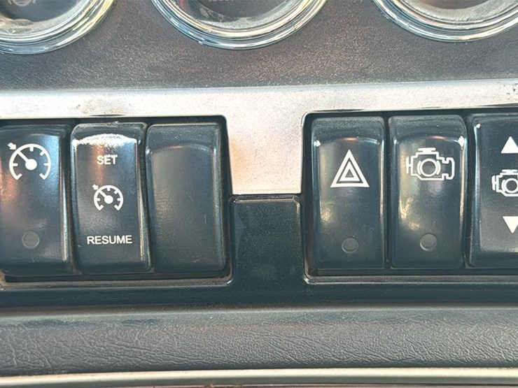 #119-•-2018-kenworth-log-truck-image-62