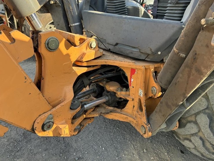 2019-case-580sn-image-15