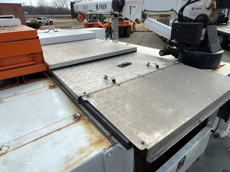 2017-dodge-ram-5500-image-32