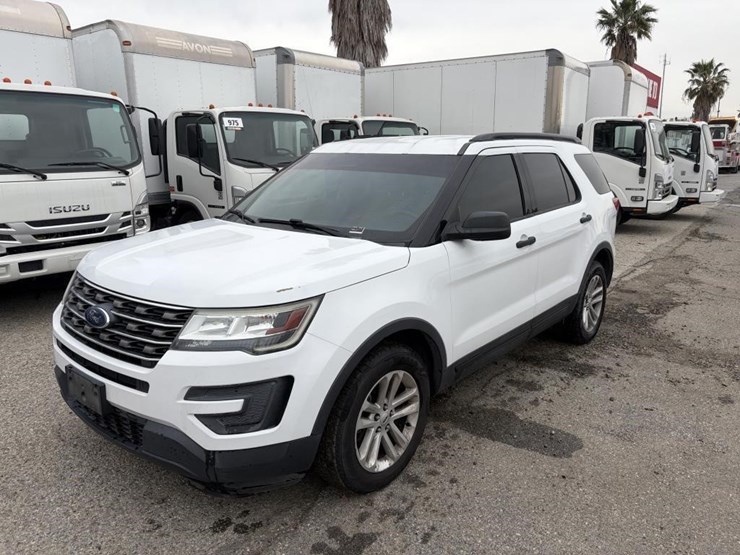 2016-ford-explorer-image-1