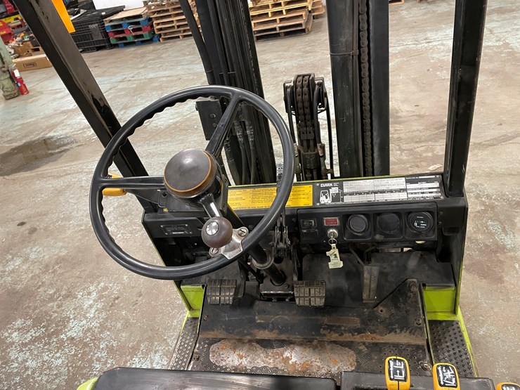 #172-•-clark-gcs25-propane-forklift-image-25