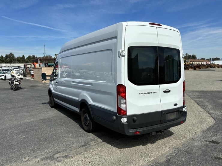 2015-ford-transit-image-4