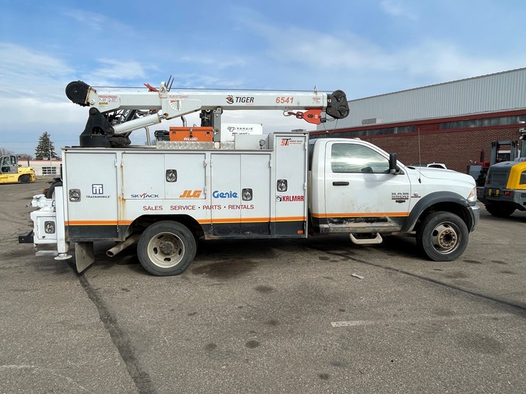 2017-dodge-ram-5500-image-4