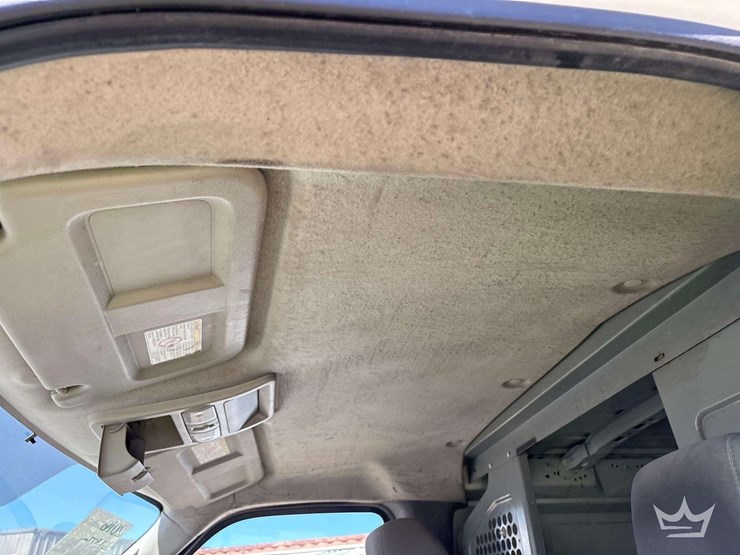 2016-nissan-nv2500-image-24