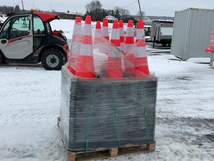 #985-•-unused-landhero-390*390*750mm-road-cone*-image-6