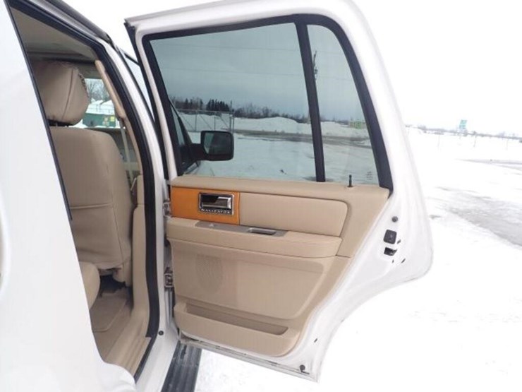 2009-lincoln-navigator-image-45