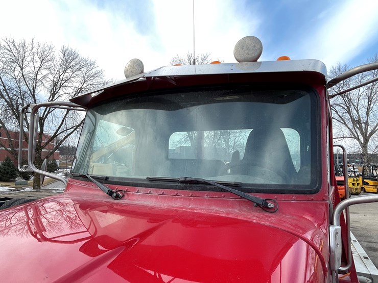 2018-peterbilt-337-image-11