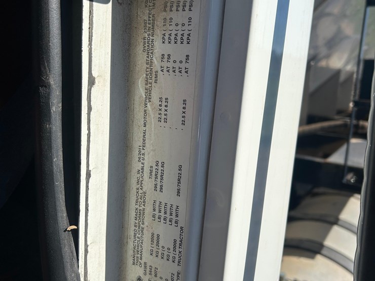 2012-mack-tender-truck-w/adams-rear-discharge-bed-auger-image-13