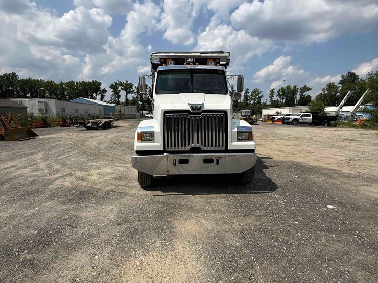 2013-western-star-4700-image-2