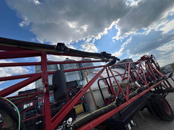 case-610-sprayer-system-2000-gallons-image-66