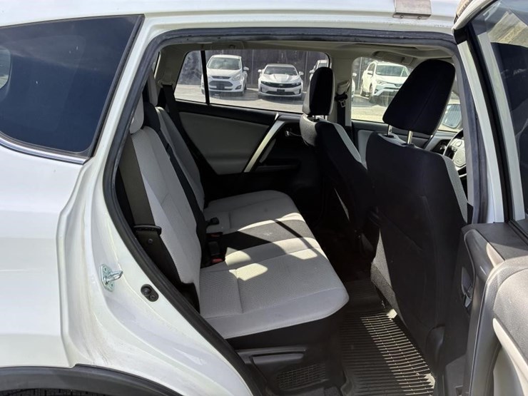 2016-toyota-rav4-image-9