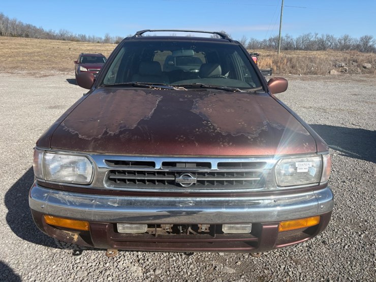 1999-nissan-pathfinder-le-image-2