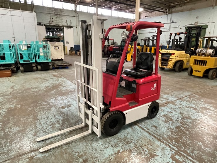 #184-•-toyota-9-runner-electric-forklift-image-1