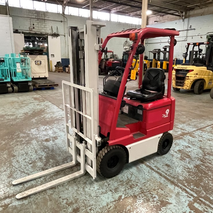 #184 • Toyota 9 Runner Electric Forklift