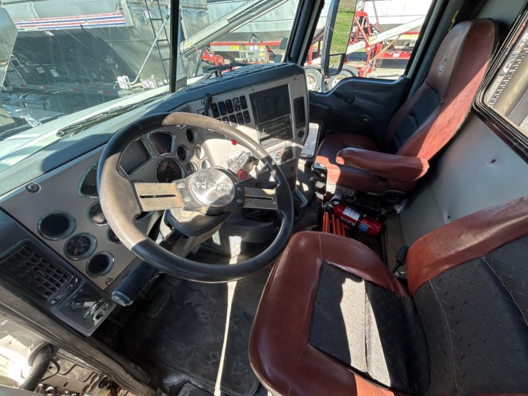 2012-mack-tender-truck-w/adams-rear-discharge-bed-auger-image-55