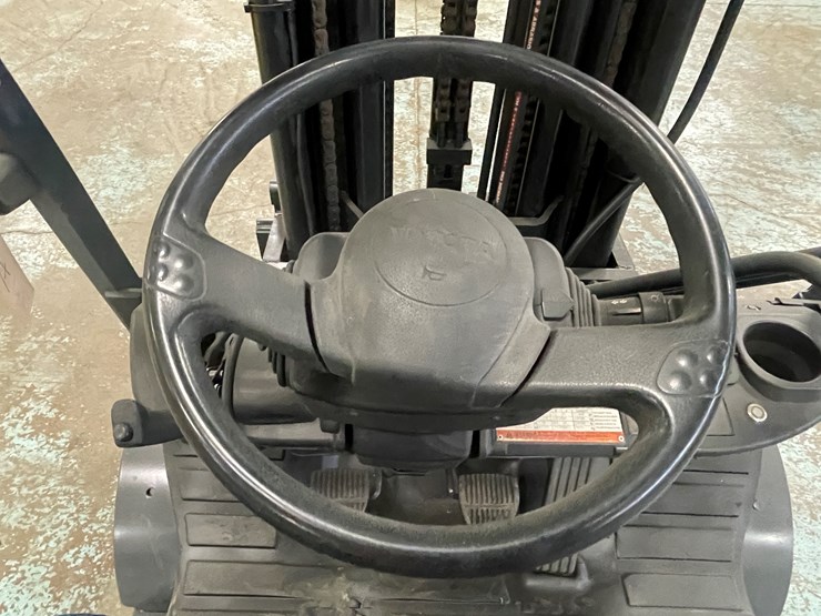 #175-•-2015-toyota-propane-forklift-image-44