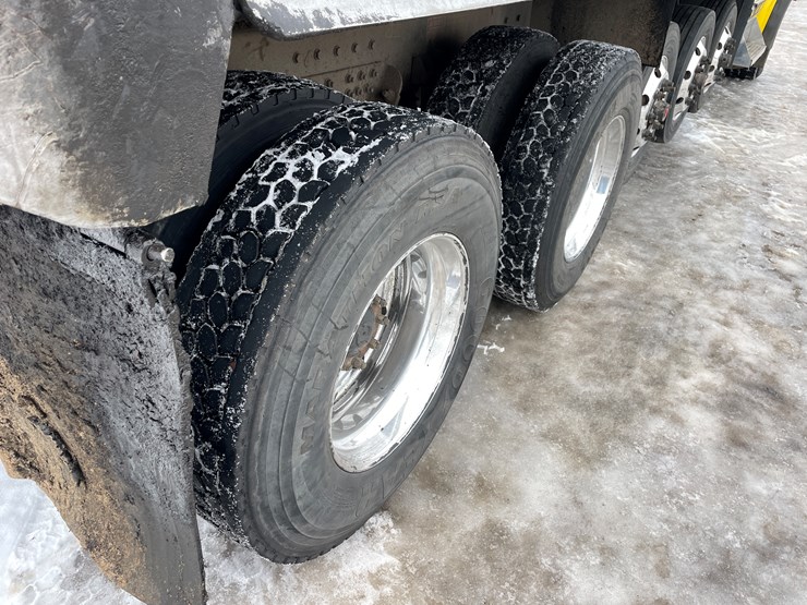 2018-kenworth-t880-image-14