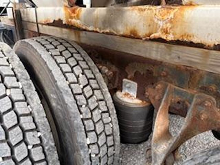 2004-international-8600-image-8