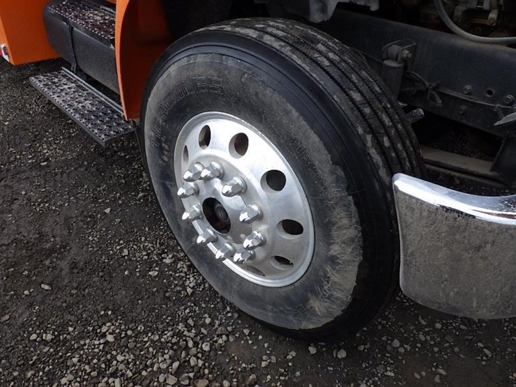 2004-ford-f650-image-33