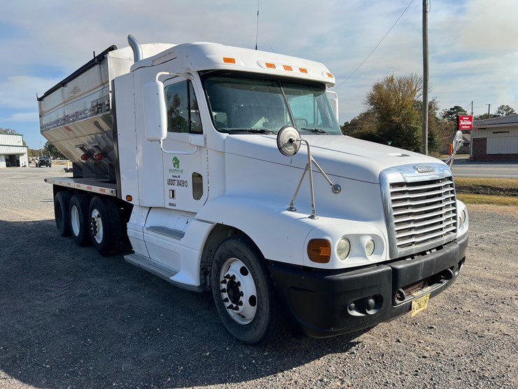 2006-freightliner-auger-truck-image-3