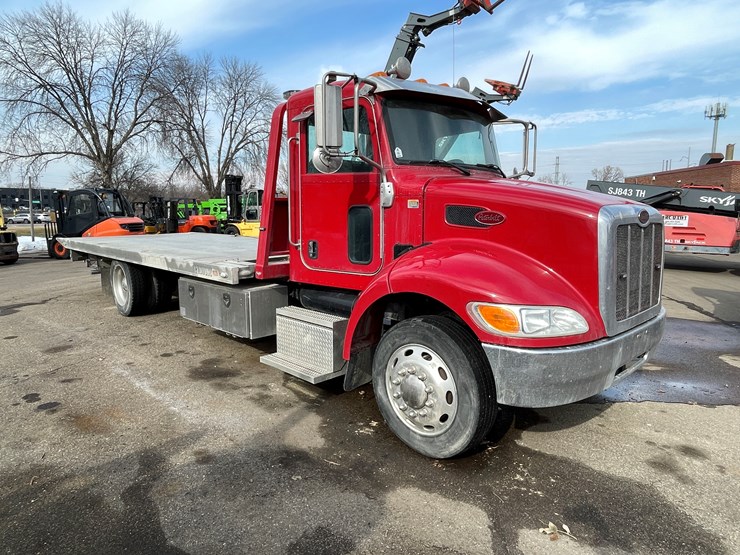 2018-peterbilt-337-image-3