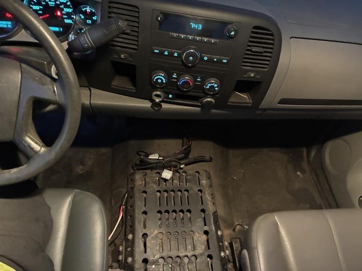 2011-chevrolet-2500-image-13