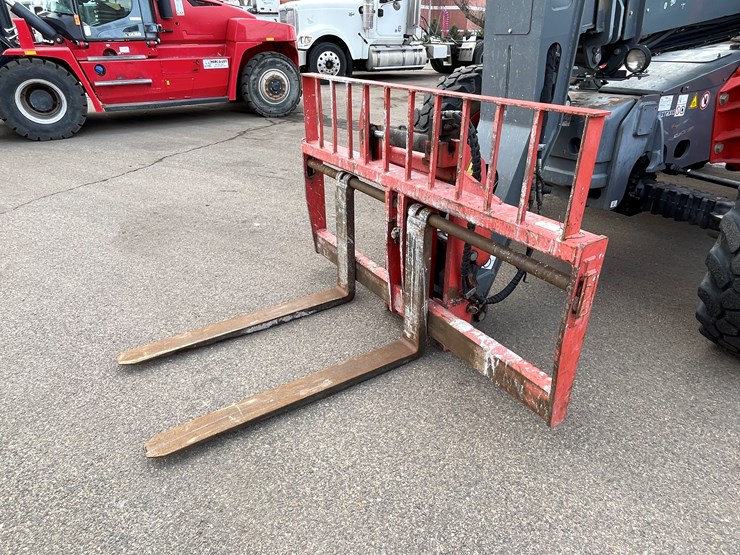 #129-•-2018-skyjack-sj843-telehandler-image-9