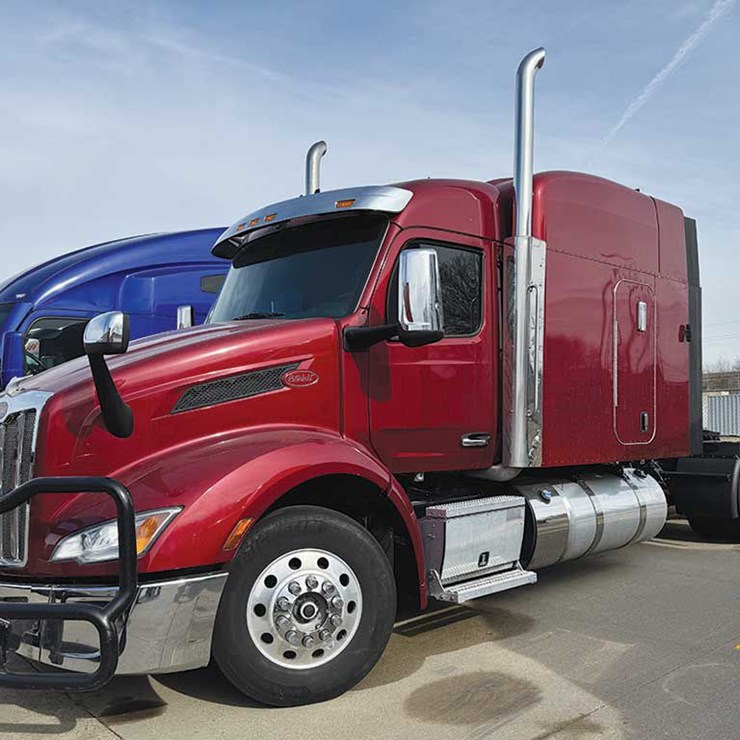 2023 PETERBILT 579