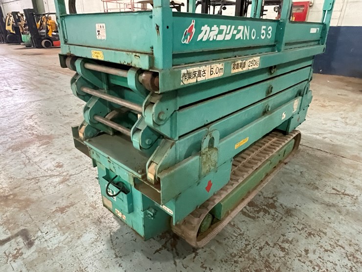 #202-•-airman-encl06-electric-track-scissor-lift-image-13