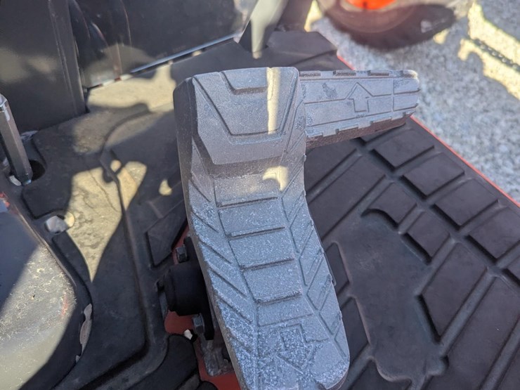 2023-kubota-l6060hst-image-22