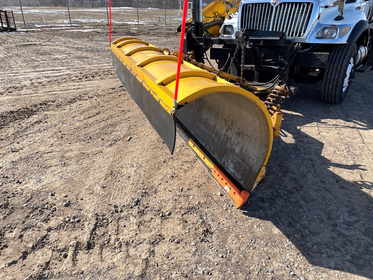 #1016-•-2007-international-plow-truck-(has-mn-title)-image-13