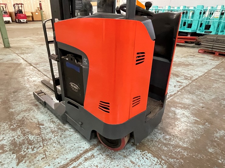 #221-•-2012-toyota-electric-ride-on-reach-truck-image-6