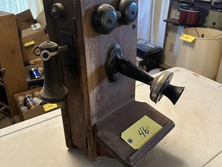 antique-hand-crank-wall-telephone-image-2