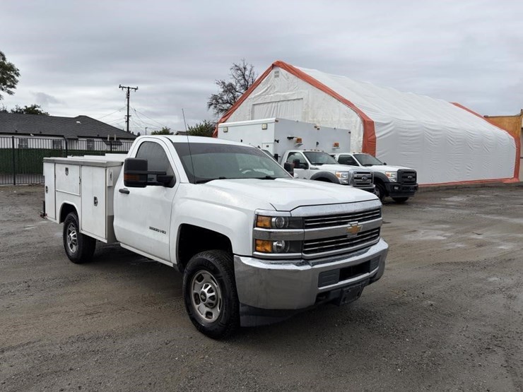 2017-chevrolet-2500-image-2