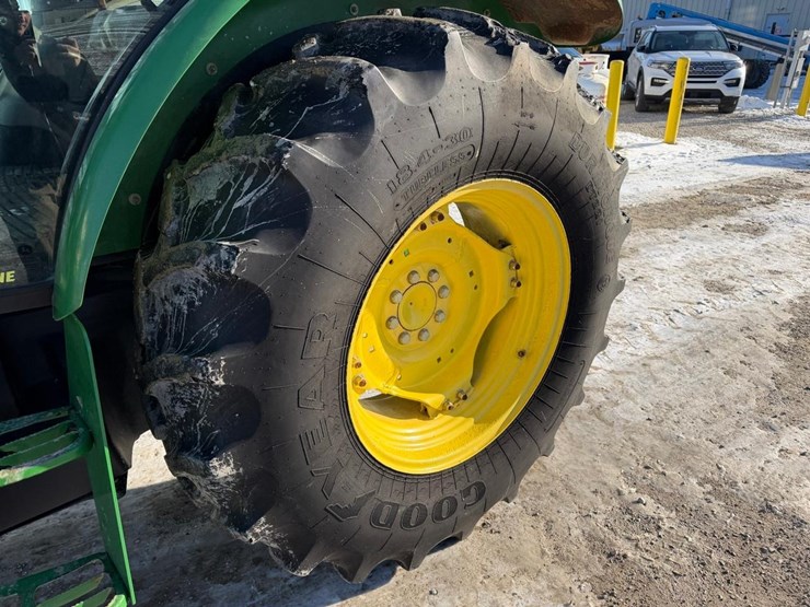 2016-john-deere-5100e-image-10