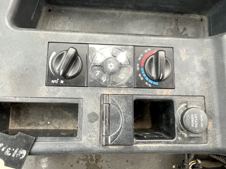 2016-hyundai-70d-9-image-48