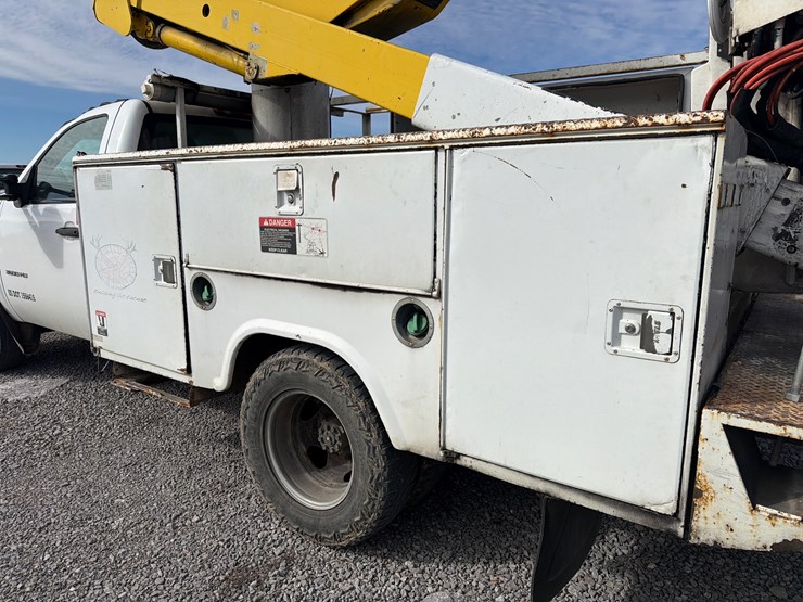 2013-chevrolet-3500-image-8