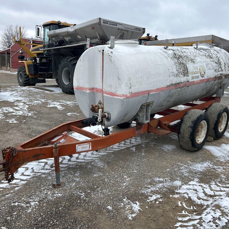 Clark 1,000 Gallon Nurse Trailer