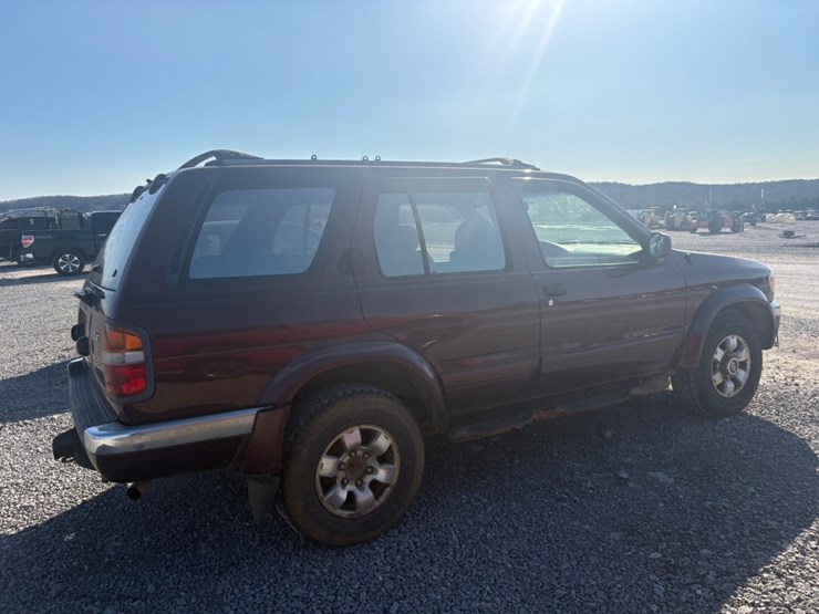 1999-nissan-pathfinder-le-image-4