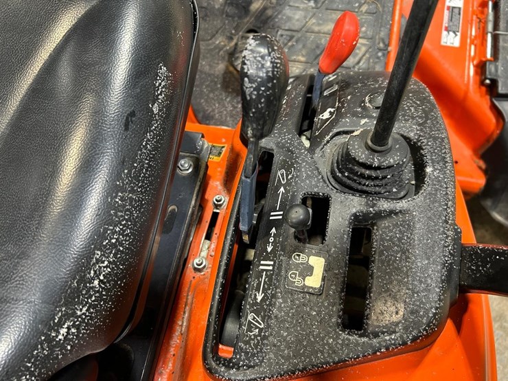 2019-kubota-bx2380-image-28