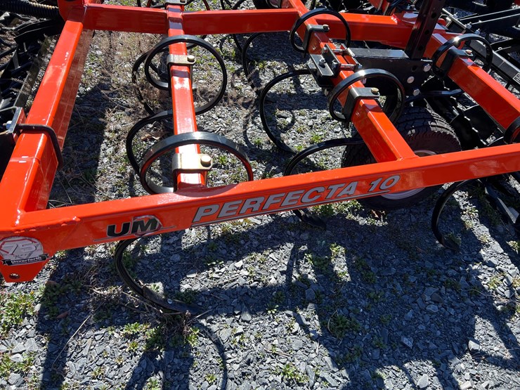 2023-white-251-image-3