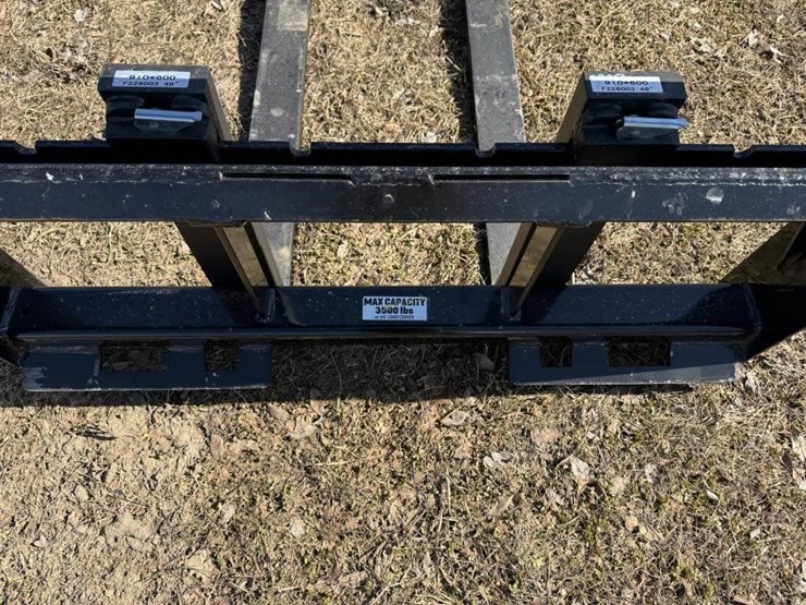 new-kivel-48"-universal-attach-pallet-forks-image-3