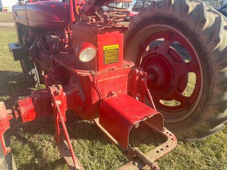 1949-farmall-super-h-image-14